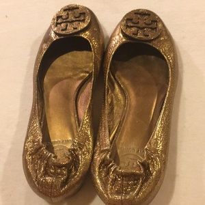 Moving sale:Tory Burch medallion gold flats
